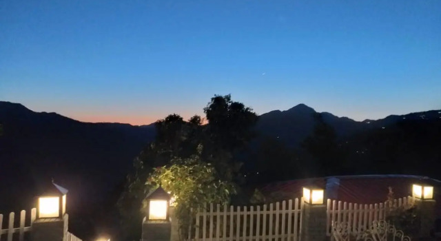 180 Degree Resort, Rezervovat Lázně / Resort Hotely v Uttarakhand s parkováním, Parkování