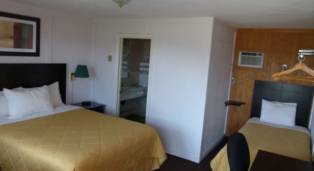 Трёхместный номер Comfort Country Squire Motel