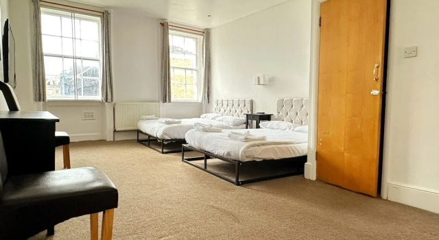 Четырёхместный номер Standard The Somerset Hotel