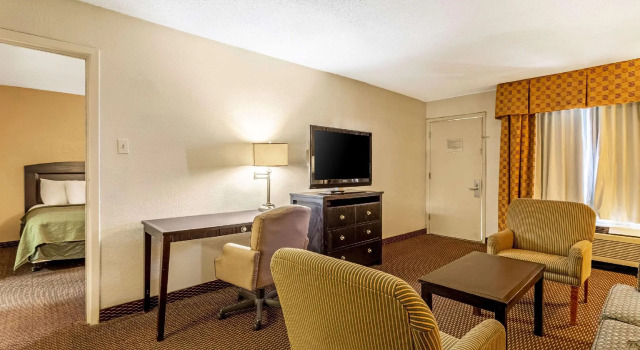 Четырёхместный люкс Days Inn And Suites Mesilla Valley Conference Center