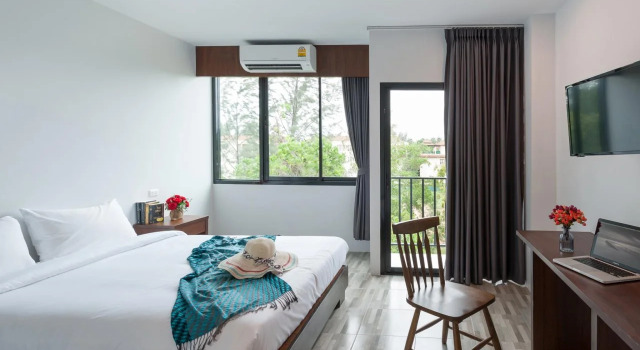 The Sixteenth Surin Beach Hotel, Забронировать Отель Сурин-Бич остров Пхукет