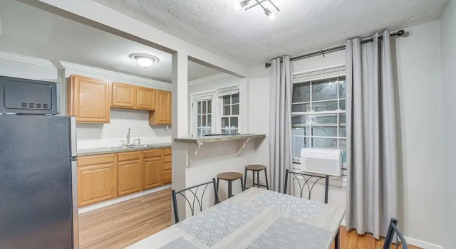 Коттедж 2 Mi to Lake Erie: Home w/ Yard in Euclid!