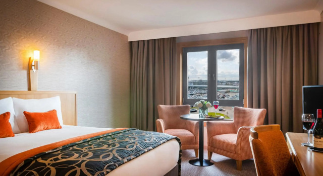 Clayton Hotel, Manchester Airport, Забронировать Отель Отели Англии с завтраком, Завтраки