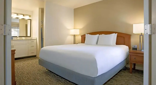 Двухместный люкс с видом на бассейн Hyatt House Pleasanton