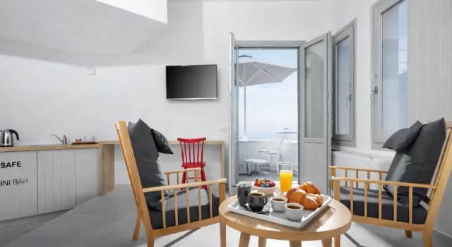 Полулюкс с балконом Hotiday Santorini Oia