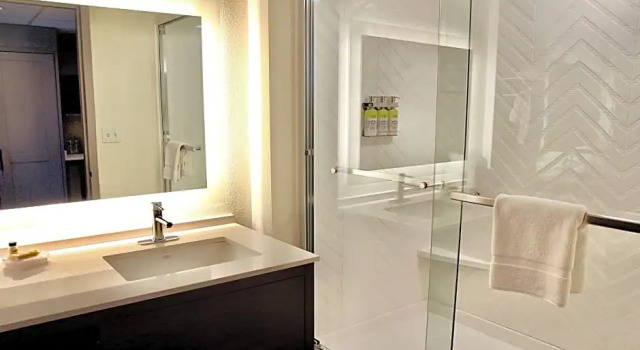 Люкс с 2 комнатами Holiday Inn Hotel & Suites Overland Park-Convention Center by IHG
