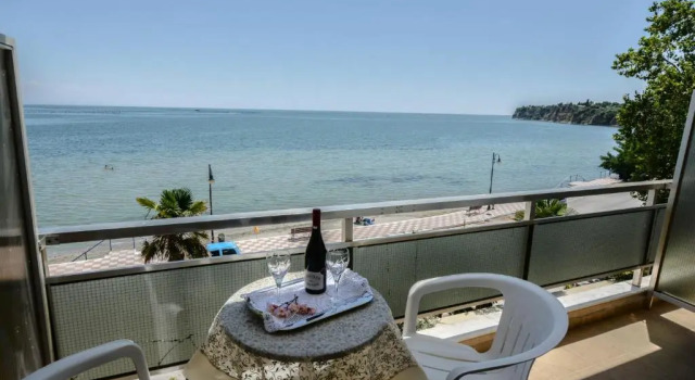 Трёхместный номер Standard с балконом и с видом на море Hotel Achillion