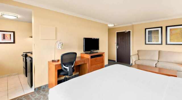 Двухместный номер Standard с балконом Best Western PLUS Inner Harbour Hotel