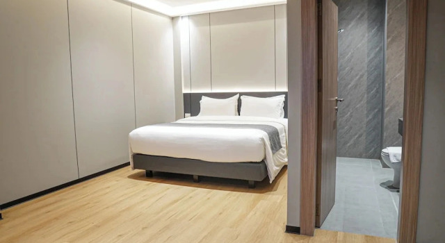 Номер Comfort New Hollywood Hotel