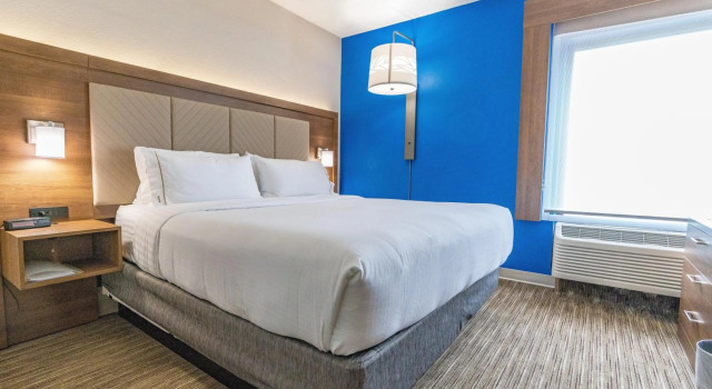 Holiday Inn Express Hotel & Suites Nashville Brentwood 65S, Забронировать Отель Брентвуд Теннесси