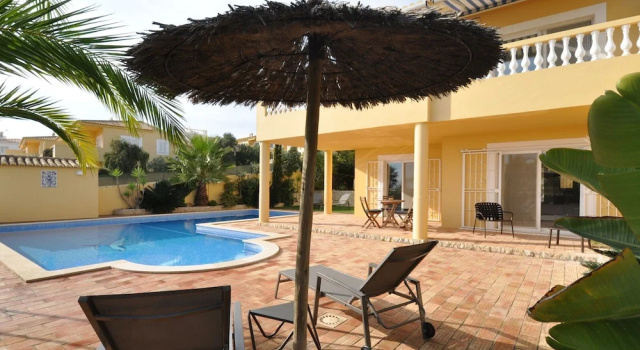 Коттедж Villa With Views Like the Pool, Sea, Meia Praia