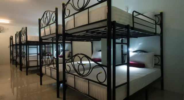 Plan B Hotel - Hostel