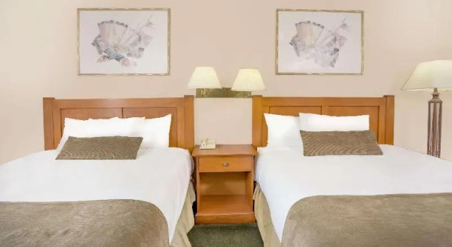 Номер Standard Howard Johnson by Wyndham Downtown Kamloops
