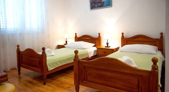 Apartments and Rooms Robi, Забронировать Апартаменты/квартира Подстрана Окрестности Сплита, рядом с Частный Пляж «Апартментс Лавица Бич Думичич»