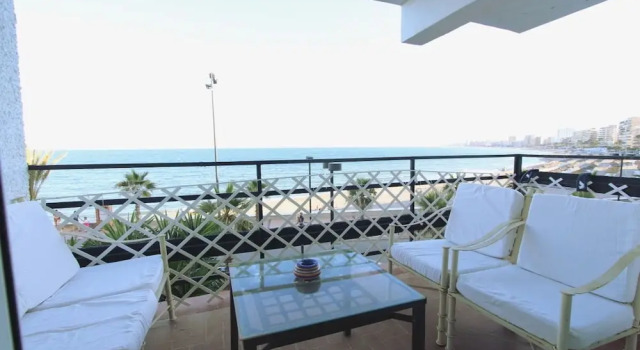 Апартаменты с 2 комнатами Beachfront Bliss in Fuengirola