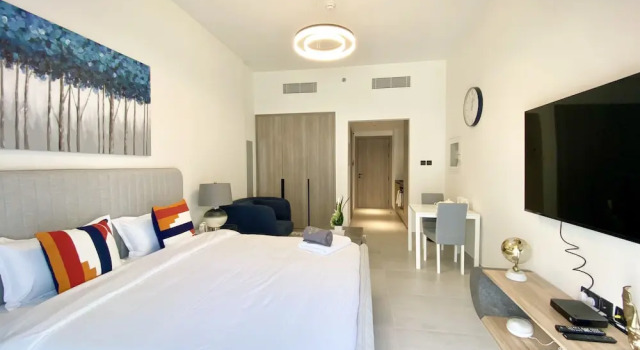 Marco Polo - Trendy Studio at the Heart of JVC with Health Club