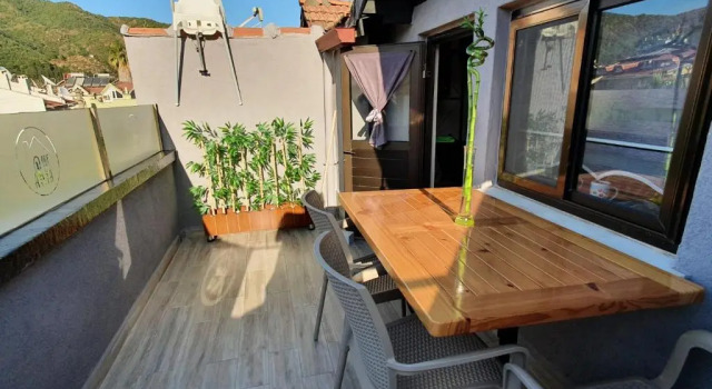Arya Roof House