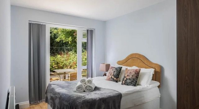 1-bedroom Apartment With Private Garden, Varaa Huoneisto Asunnot kohteessa Merseyside, Huoneisto