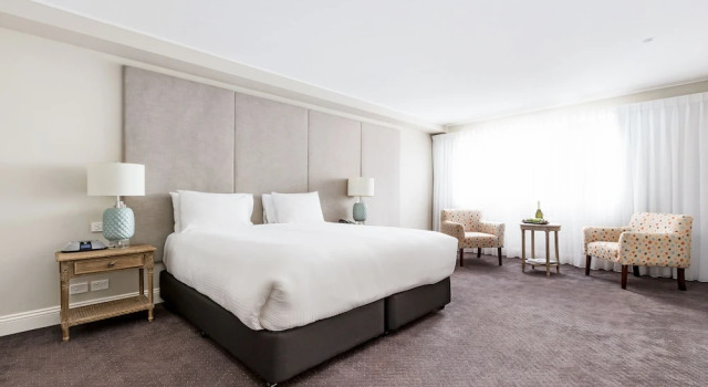 Люкс с красивым видом из окна Miramare Gardens Boutique Accommodation