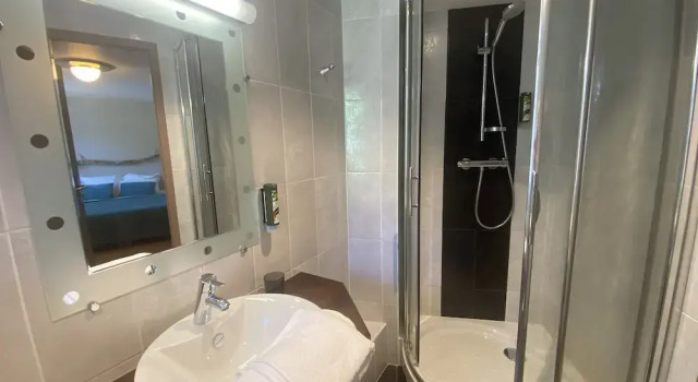Номер Premium Logis Hôtel Restaurant LAuberge du Chateau
