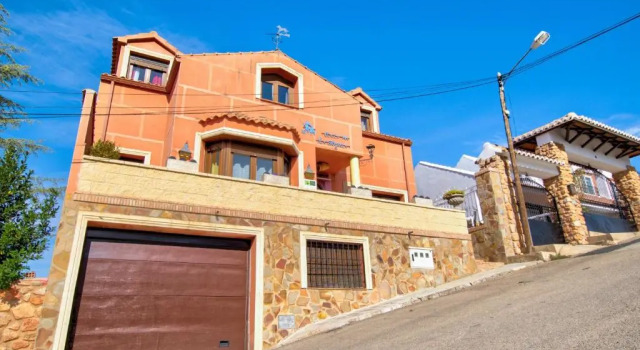 5 bedrooms villa with private pool and wifi at Ruidera, Varaa Villa Mökit kohteessa Castilla-La Mancha, Mökki