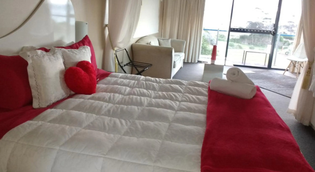 Diamond Island Resort & Penguin viewing