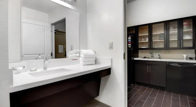 Двухместный люкс Candlewood Suites Waco by IHG