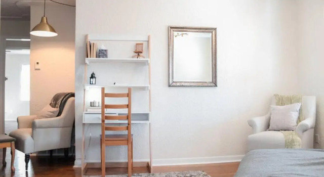 Cozy + Eclectic home in the Heart of Lawton/Mid Term Stay, Boek Hotel Lawton Oklahoma