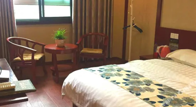 Zunyi Xiaobaihua Business Hotel, Buchen Sie Hotel Zunyi Guizhou