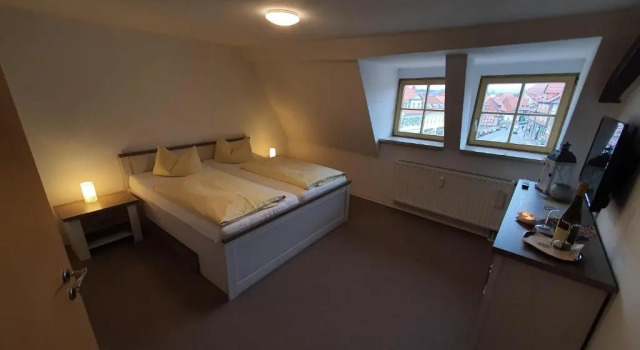 Апартаменты Hotel Zur Goldenen Sonne