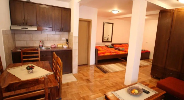 Family Apartments, Book Lejlighed Hoteller i Zabljak med parkering, Parkering