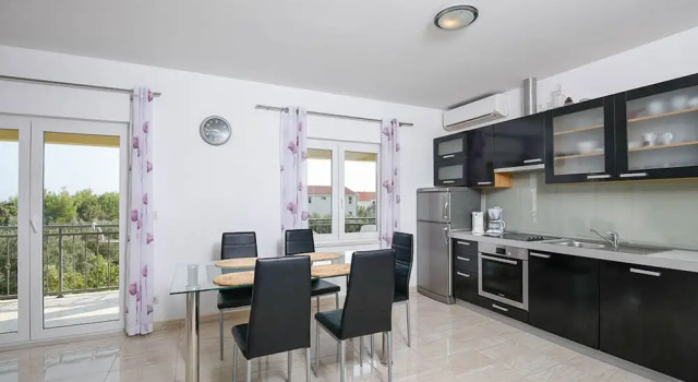 Apartments Trstenica