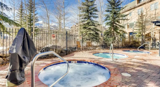 Номер Standard Luxury 2 Bedroom Mountain Vacation Residence With Hot Tub, Pool, and Easy Access to Ski Slopes