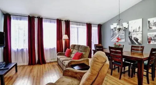 Chalet 04 Chemin des Adirondacks, Book Chalet Hoteller i Stoneham med parkering, nær Stoneham Golf Club, Parkering