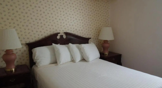 Alamar Resort Inn, Забронировать Курортный отель Отели Вирджиния-Бич с парковкой, рядом с Пасифик авеню, Парковка