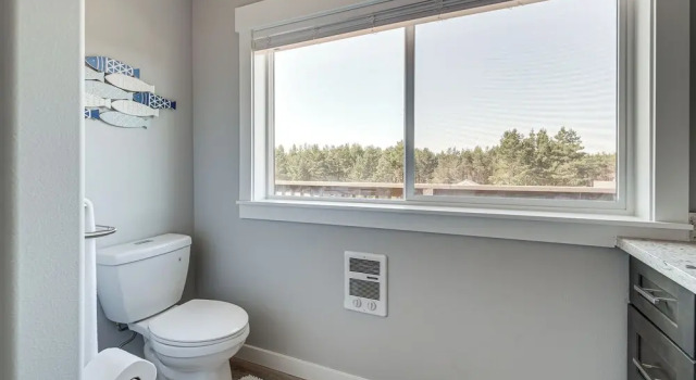 Коттедж Chic Westport Vacation Rental, Walk to Beach!