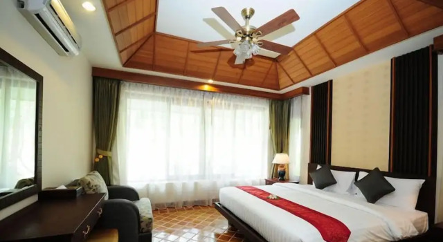 Двухместная вилла Deluxe с балконом и с видом на бассейн Bhumlapa Garden Resort