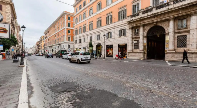 Living Rome Repubblica apartment, Забронировать Апартаменты/квартира Отели Рима с парковкой, рядом с Универмаг La Rinascente, Парковка