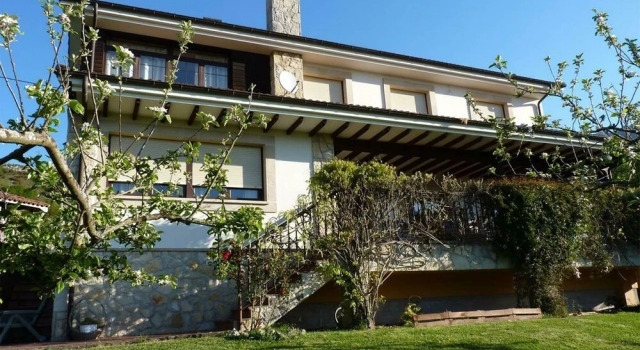 Heavenly Villa in Collia, Parres With Garden, Réserver Villa Collía Asturies