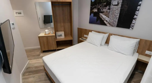Одноместный номер Standard с балконом и с частичным видом на море Titania Hotel