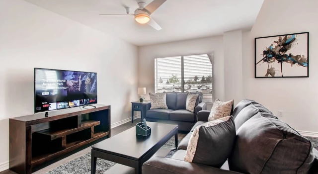 Beautiful San Diego Private Entrance Open Bedroom + Upstairs Loft! (H1)