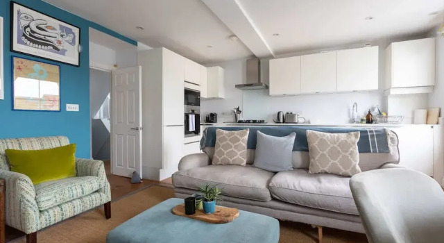 Spacious 3 Bedroom in Notting Hill With Balcony
