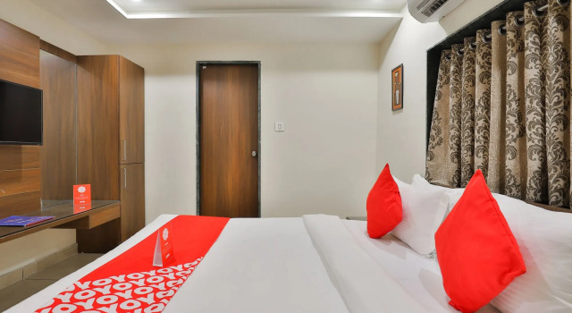 OYO 16086 Hotel Moris Banquets, Rezerwuj Hotel Hotele w Gujarat ze śniadaniem, Śniadanie