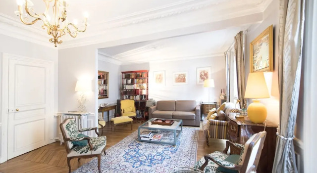 French-style Allure in Saint-Germain des Pres, Забронировать Отель 6-й округ: Сен-Жермен Париж, рядом с Станция метро Solférino