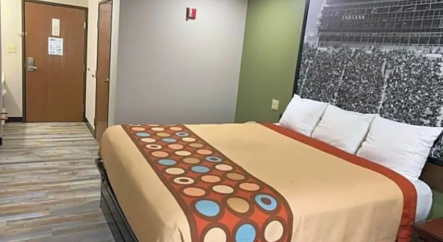 Номер Standard Super 8 by Wyndham Frankfort IN
