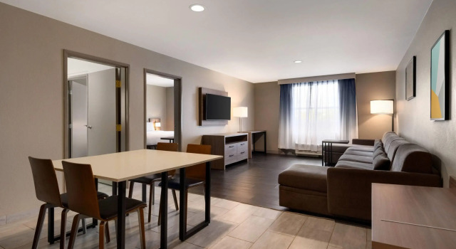 La Quinta Inn & Suites by Wyndham Montgomery, Boek Hotel Millbrook Alabama