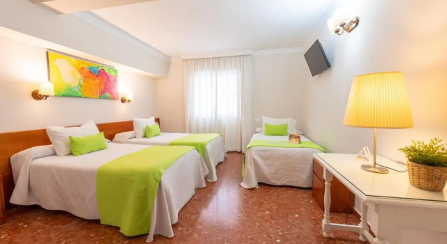 Трёхместный номер Hotel Romerito