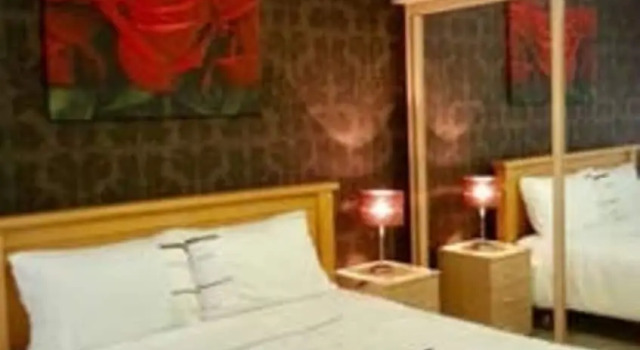 Lovely 3 Bed House nr Etihad Stadium & City Centre, Забронировать Отель Отели Манчестера с парковкой, Парковка