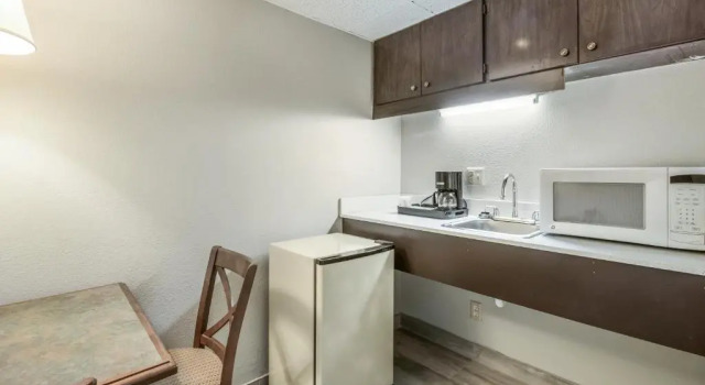 Четырёхместный люкс Clarion Hotel Jackson Northwest