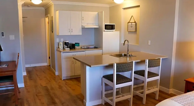 Полулюкс The Waterfront Suites and Marina